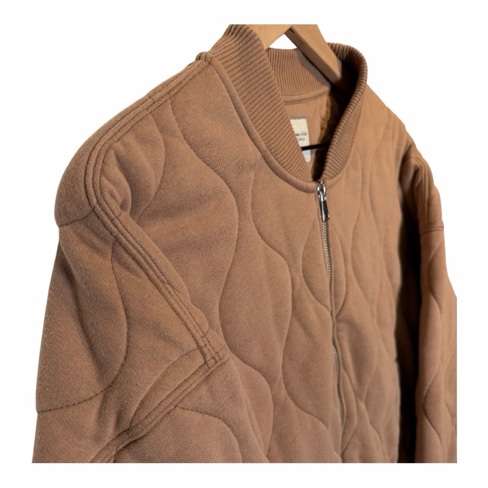 Abercrombie & Fitch Quilted Neutral Bomber Jacket Zip Front Soft Cozy Tan Sz XL - Picture 3 of 9